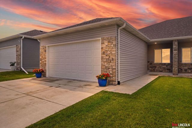 5013 W Hillsboro Drive, Lincoln, NE 68528