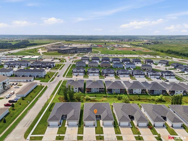 5013 W Hillsboro Drive, Lincoln, NE 68528