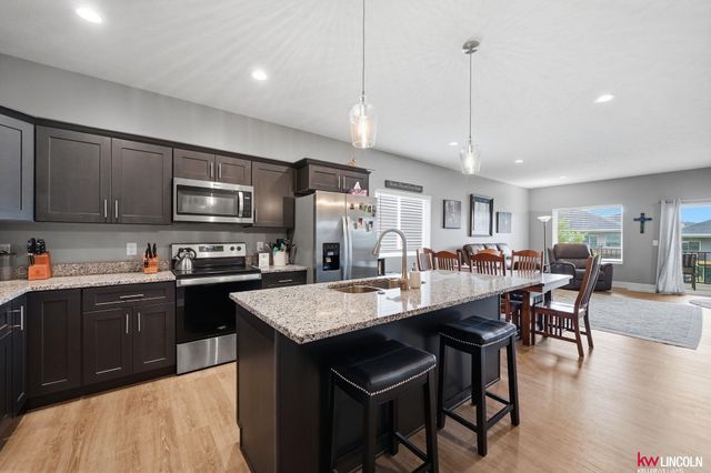 5013 W Hillsboro Drive, Lincoln, NE 68528