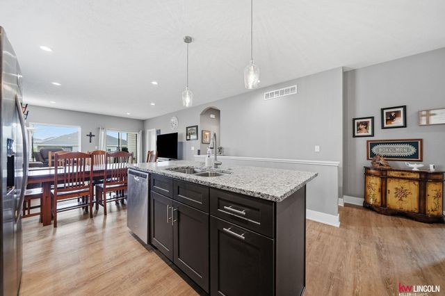 5013 W Hillsboro Drive, Lincoln, NE 68528