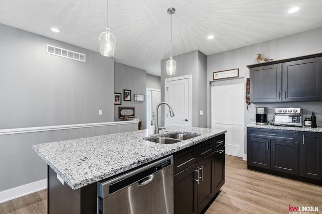 5013 W Hillsboro Drive, Lincoln, NE 68528