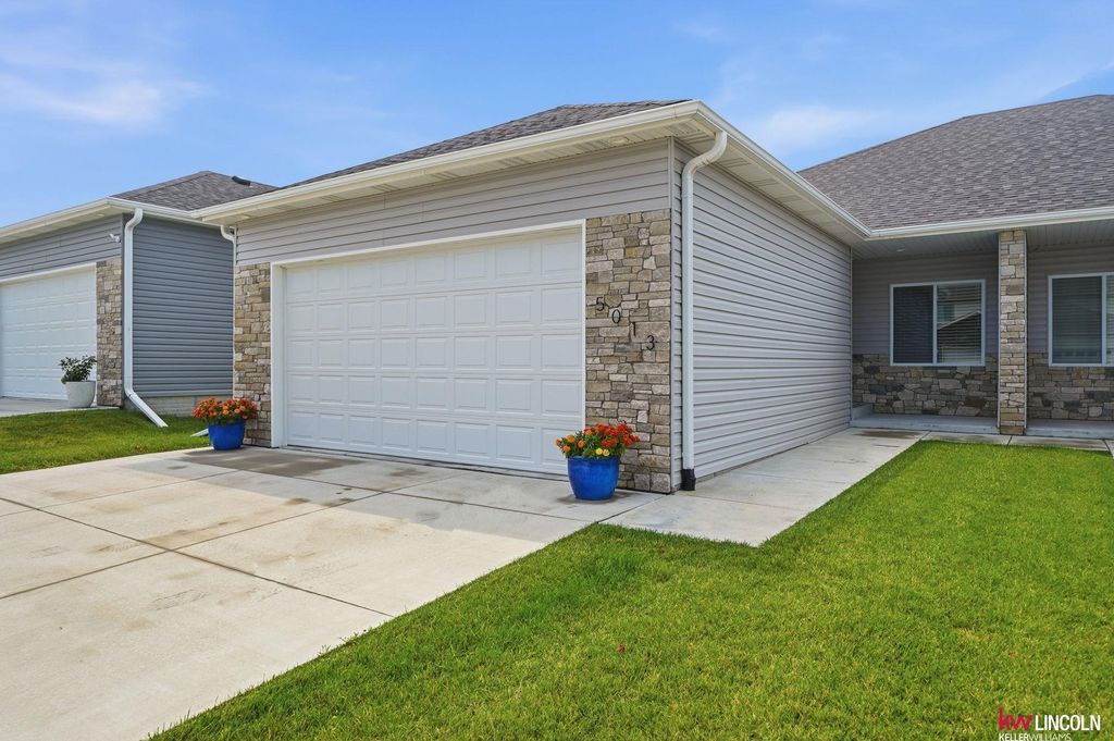 5013 W Hillsboro Drive, Lincoln, NE 68528