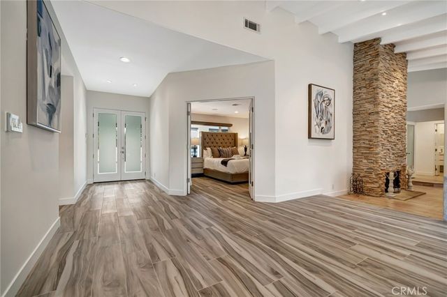 22914 Calvert Street, Woodland Hills, CA 91367
