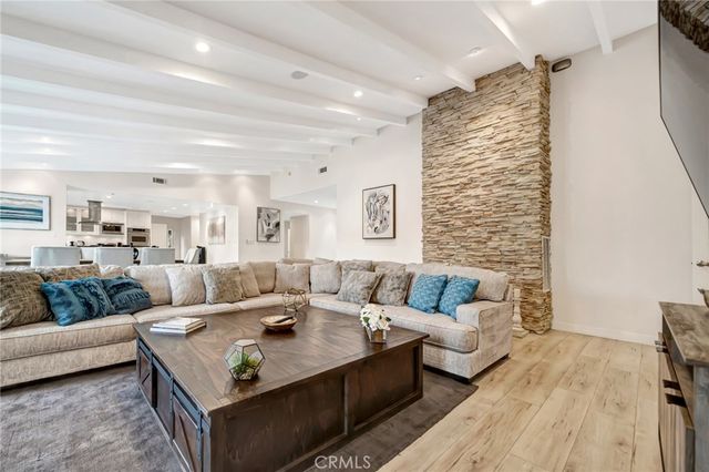 22914 Calvert Street, Woodland Hills, CA 91367