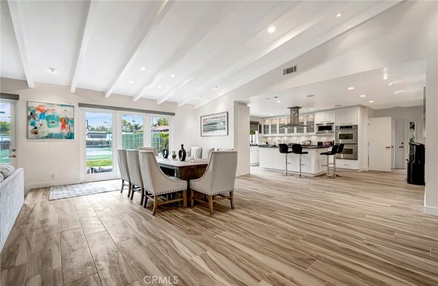 22914 Calvert Street, Woodland Hills, CA 91367