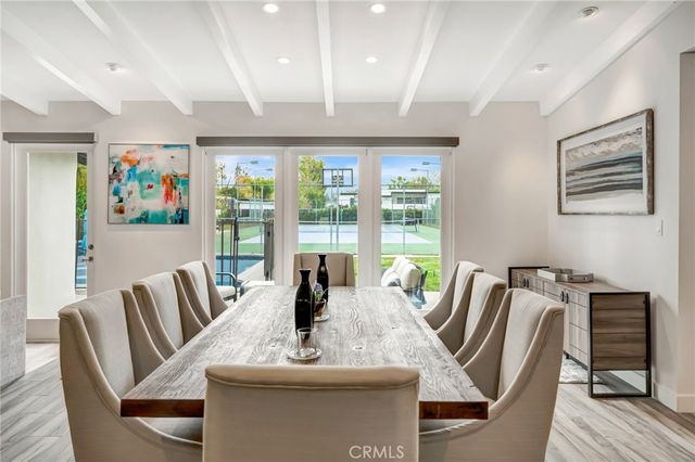 22914 Calvert Street, Woodland Hills, CA 91367