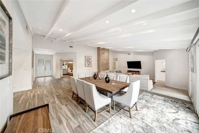 22914 Calvert Street, Woodland Hills, CA 91367