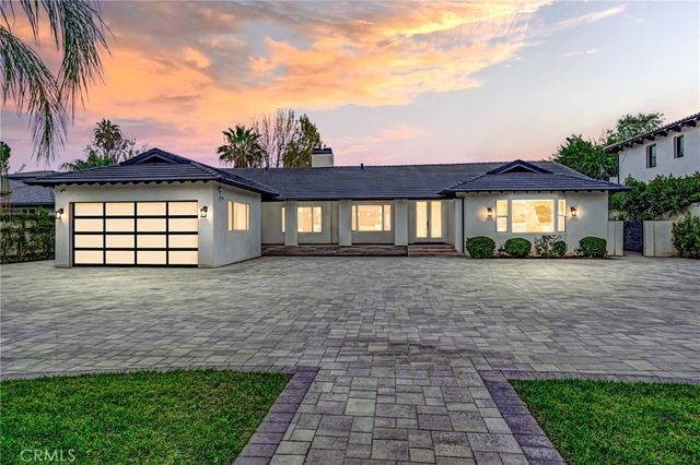 22914 Calvert Street, Woodland Hills, CA 91367