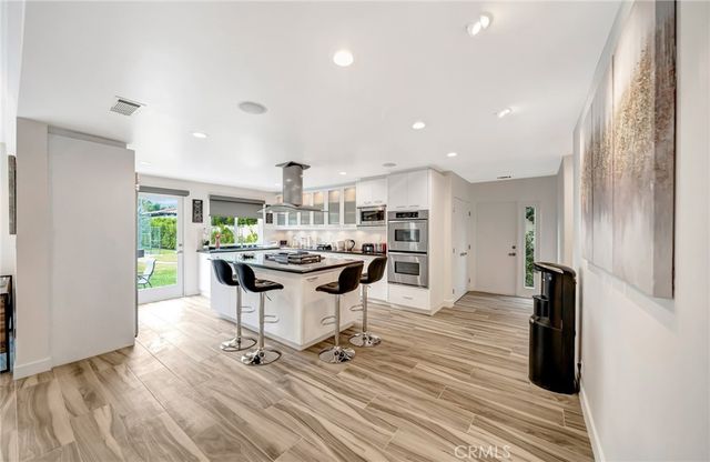 22914 Calvert Street, Woodland Hills, CA 91367