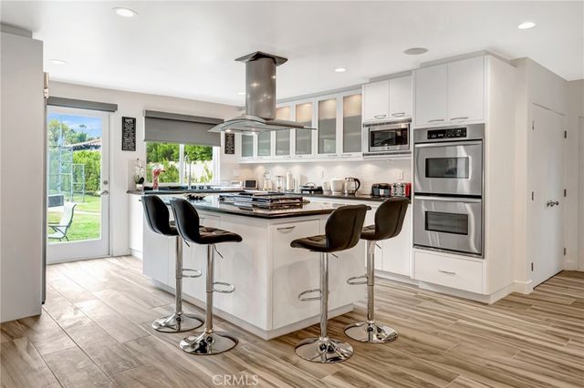 22914 Calvert Street, Woodland Hills, CA 91367