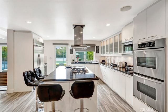 22914 Calvert Street, Woodland Hills, CA 91367