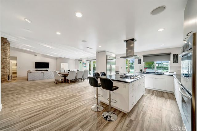 22914 Calvert Street, Woodland Hills, CA 91367