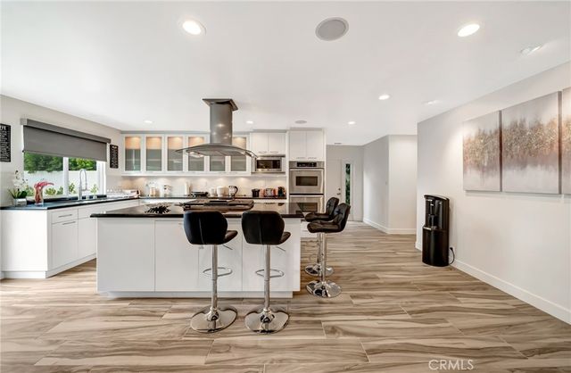 22914 Calvert Street, Woodland Hills, CA 91367