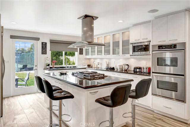 22914 Calvert Street, Woodland Hills, CA 91367