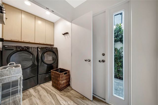 22914 Calvert Street, Woodland Hills, CA 91367