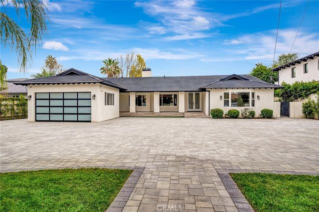 22914 Calvert Street, Woodland Hills, CA 91367