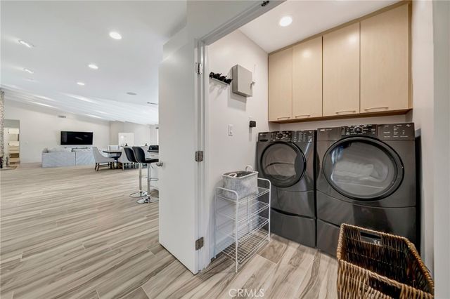 22914 Calvert Street, Woodland Hills, CA 91367