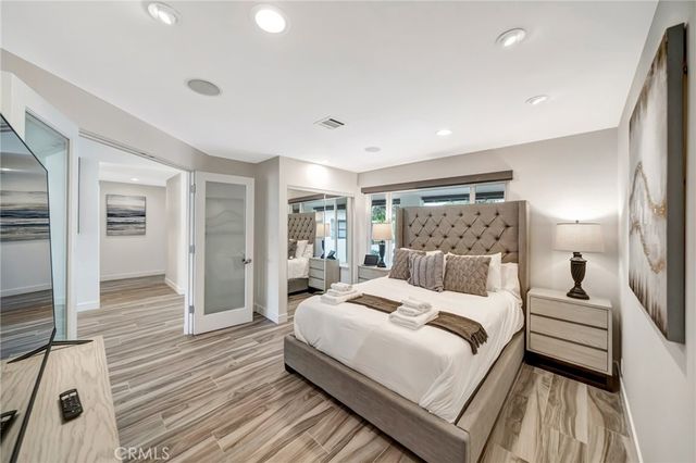 22914 Calvert Street, Woodland Hills, CA 91367