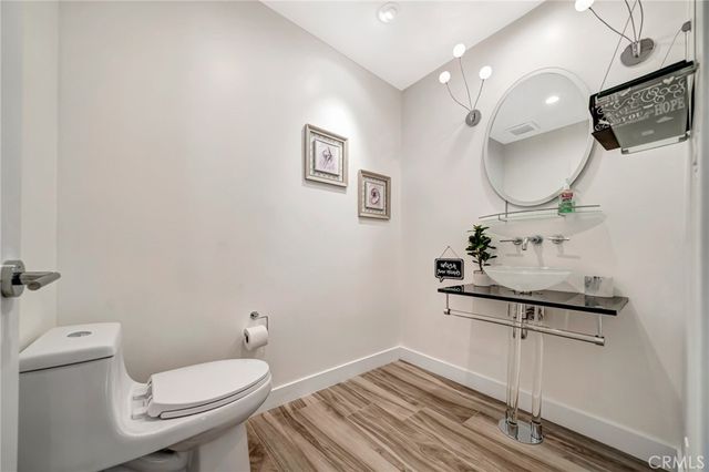 22914 Calvert Street, Woodland Hills, CA 91367