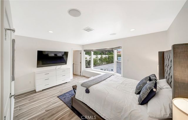 22914 Calvert Street, Woodland Hills, CA 91367