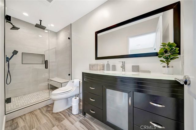22914 Calvert Street, Woodland Hills, CA 91367