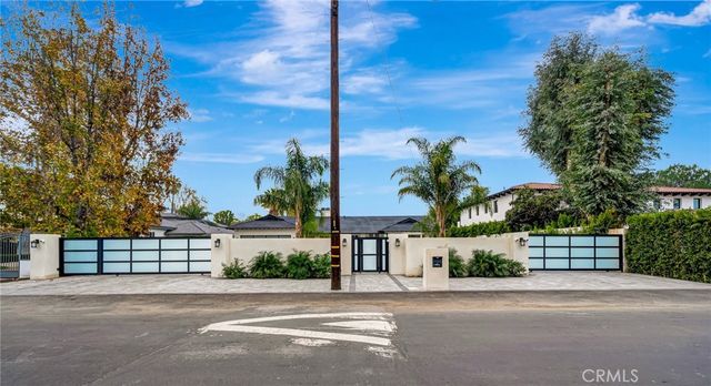 22914 Calvert Street, Woodland Hills, CA 91367