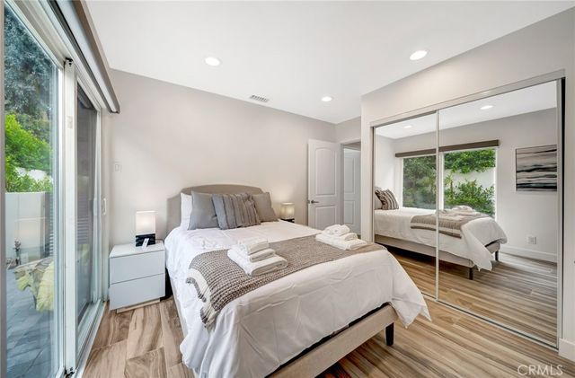22914 Calvert Street, Woodland Hills, CA 91367