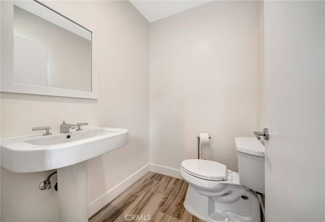 22914 Calvert Street, Woodland Hills, CA 91367