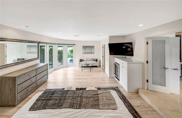 22914 Calvert Street, Woodland Hills, CA 91367
