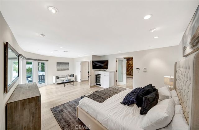 22914 Calvert Street, Woodland Hills, CA 91367