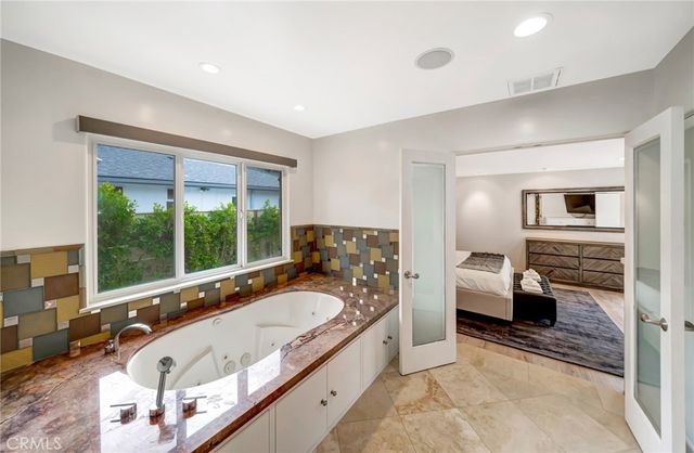 22914 Calvert Street, Woodland Hills, CA 91367