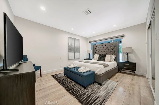 22914 Calvert Street, Woodland Hills, CA 91367