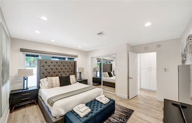 22914 Calvert Street, Woodland Hills, CA 91367