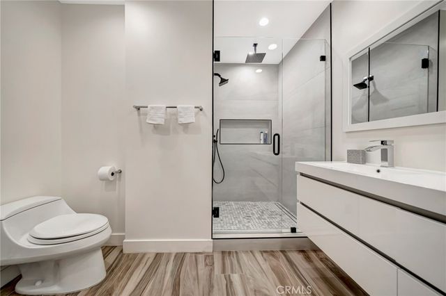22914 Calvert Street, Woodland Hills, CA 91367