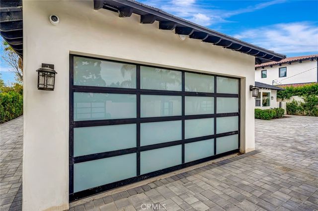 22914 Calvert Street, Woodland Hills, CA 91367