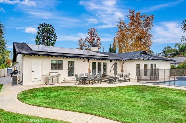 22914 Calvert Street, Woodland Hills, CA 91367