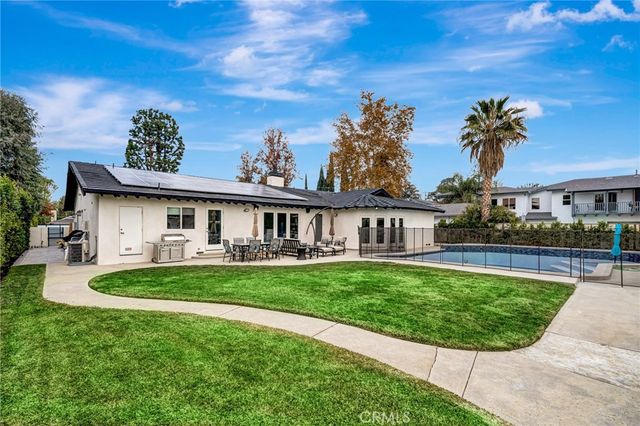 22914 Calvert Street, Woodland Hills, CA 91367