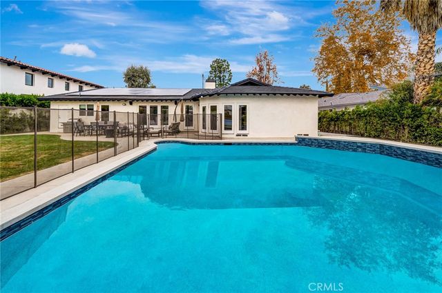 22914 Calvert Street, Woodland Hills, CA 91367