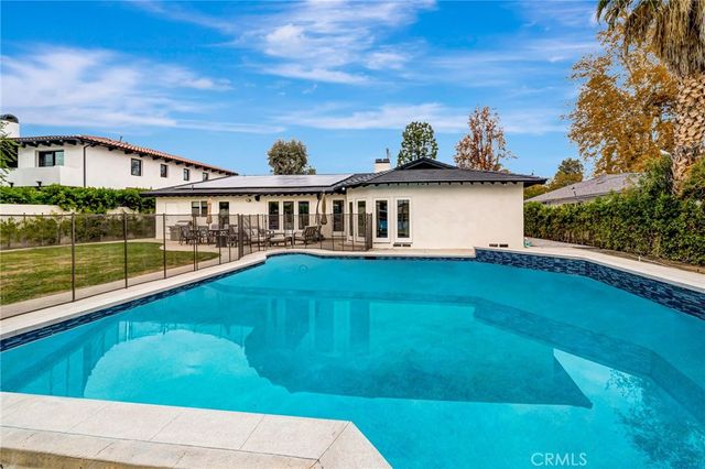 22914 Calvert Street, Woodland Hills, CA 91367