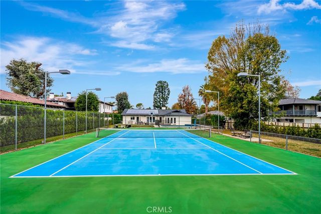22914 Calvert Street, Woodland Hills, CA 91367