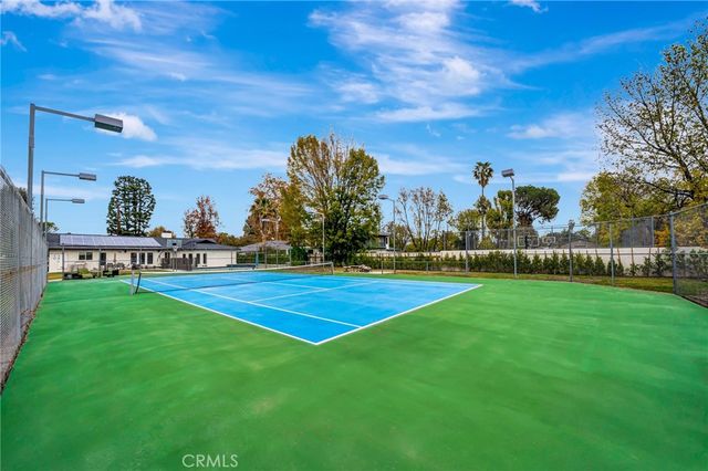 22914 Calvert Street, Woodland Hills, CA 91367