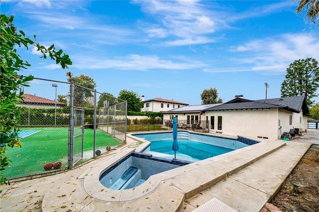 22914 Calvert Street, Woodland Hills, CA 91367