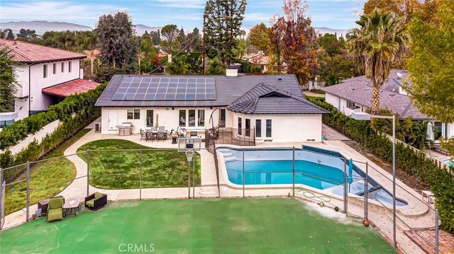 22914 Calvert Street, Woodland Hills, CA 91367