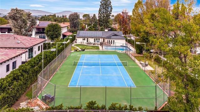 22914 Calvert Street, Woodland Hills, CA 91367