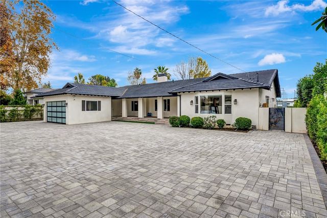 22914 Calvert Street, Woodland Hills, CA 91367
