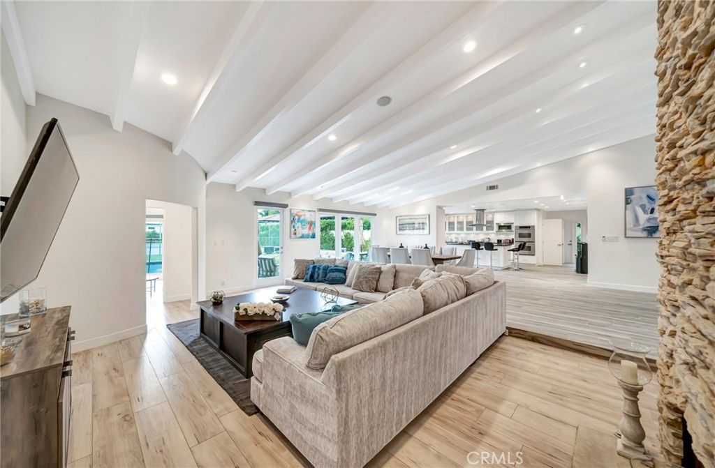 22914 Calvert Street, Woodland Hills, CA 91367
