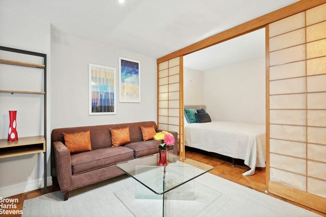 330 3rd Ave Apt 5L, New York City, NY 10010