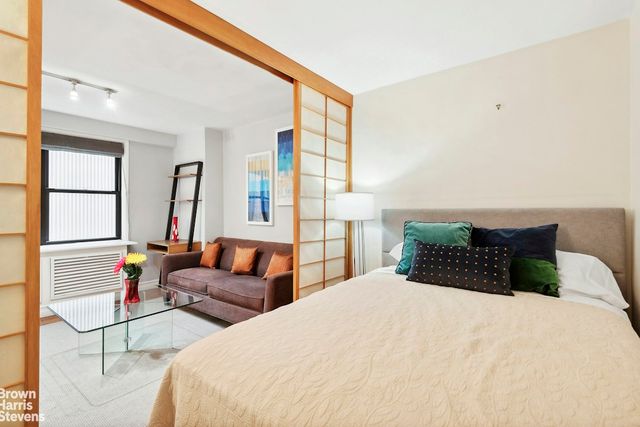 330 3rd Ave Apt 5L, New York City, NY 10010