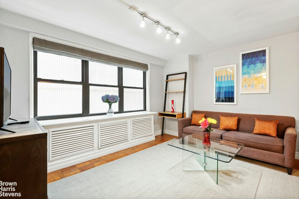 330 3rd Ave Apt 5L, New York City, NY 10010