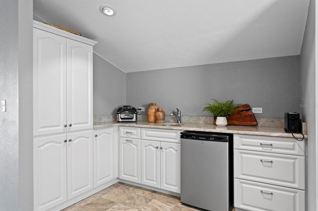 446 13TH AVENUE NE, St Petersburg, FL 33704